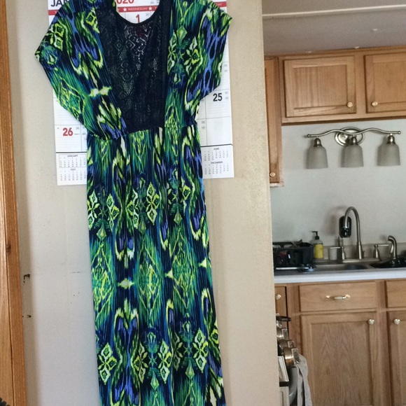 Dress - Picture 2 of 2